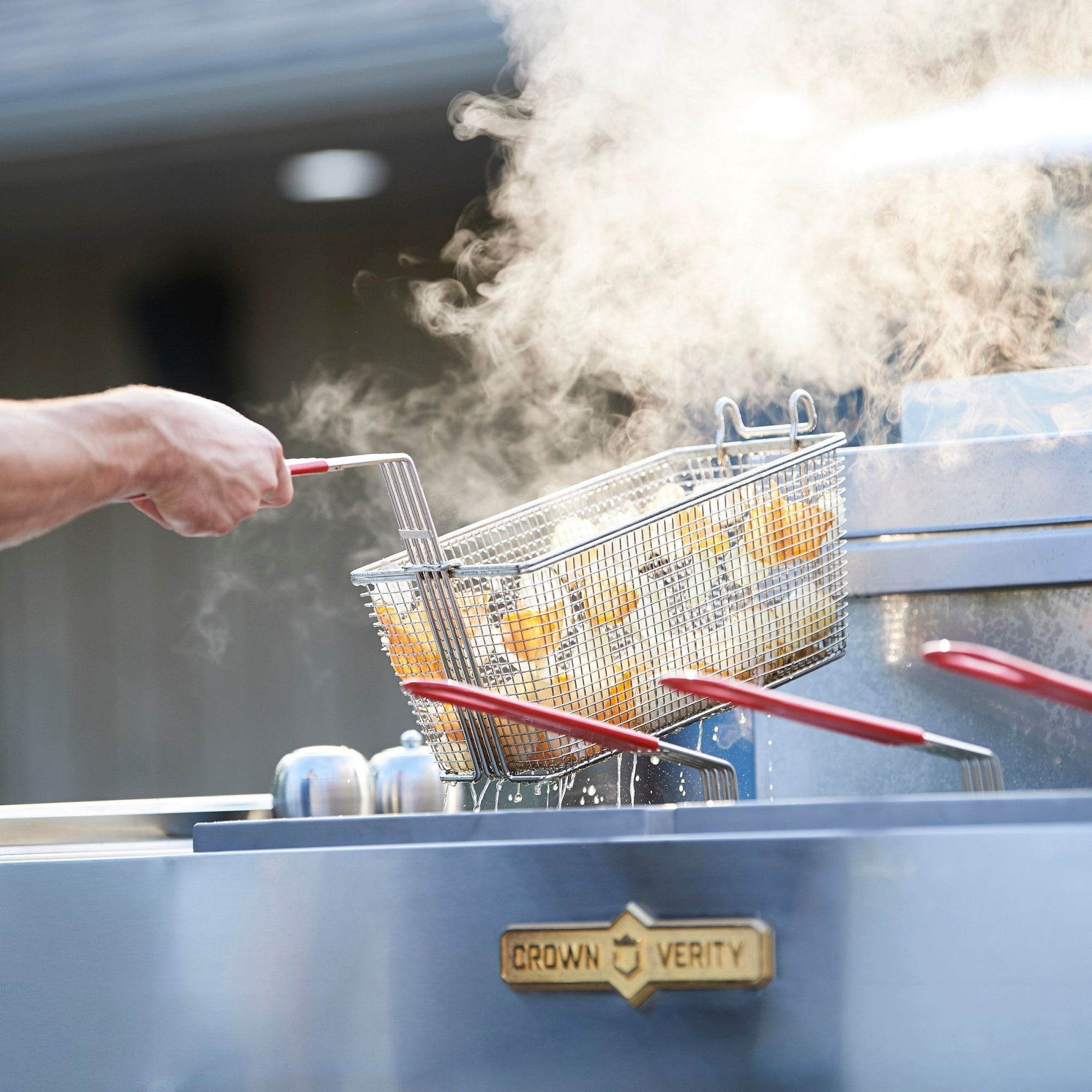 Crown Verity  40 lb. Double Tank Natural Gas Outdoor Fryer - 180,000 BTU - CV-PF-2NG