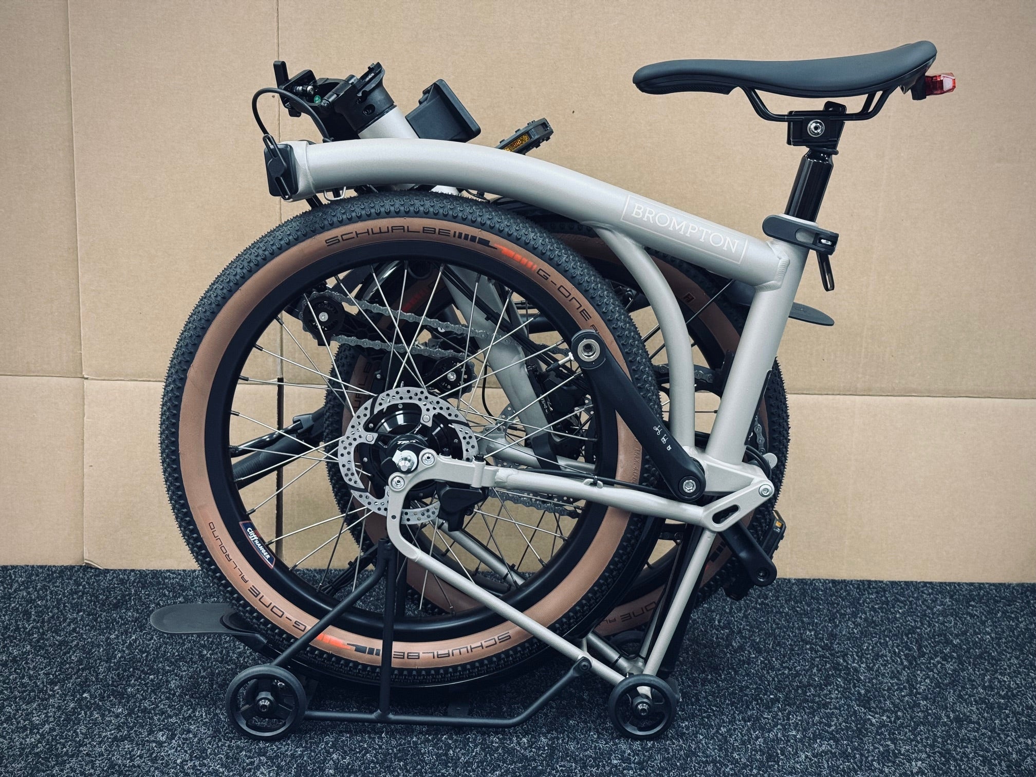 Brompton Venture G Line Alfine 11-Speed Trail Dust White Medium or Large