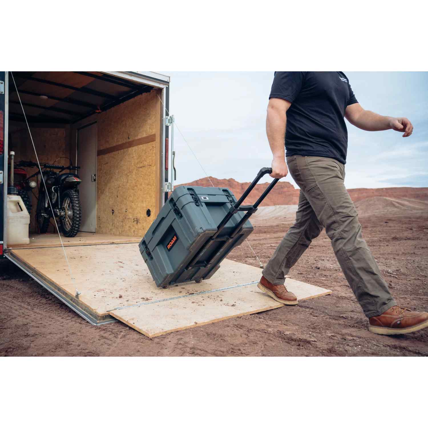 Roam Rolling Rugged Case - ROAM-CASE-150L-BLK-LL
