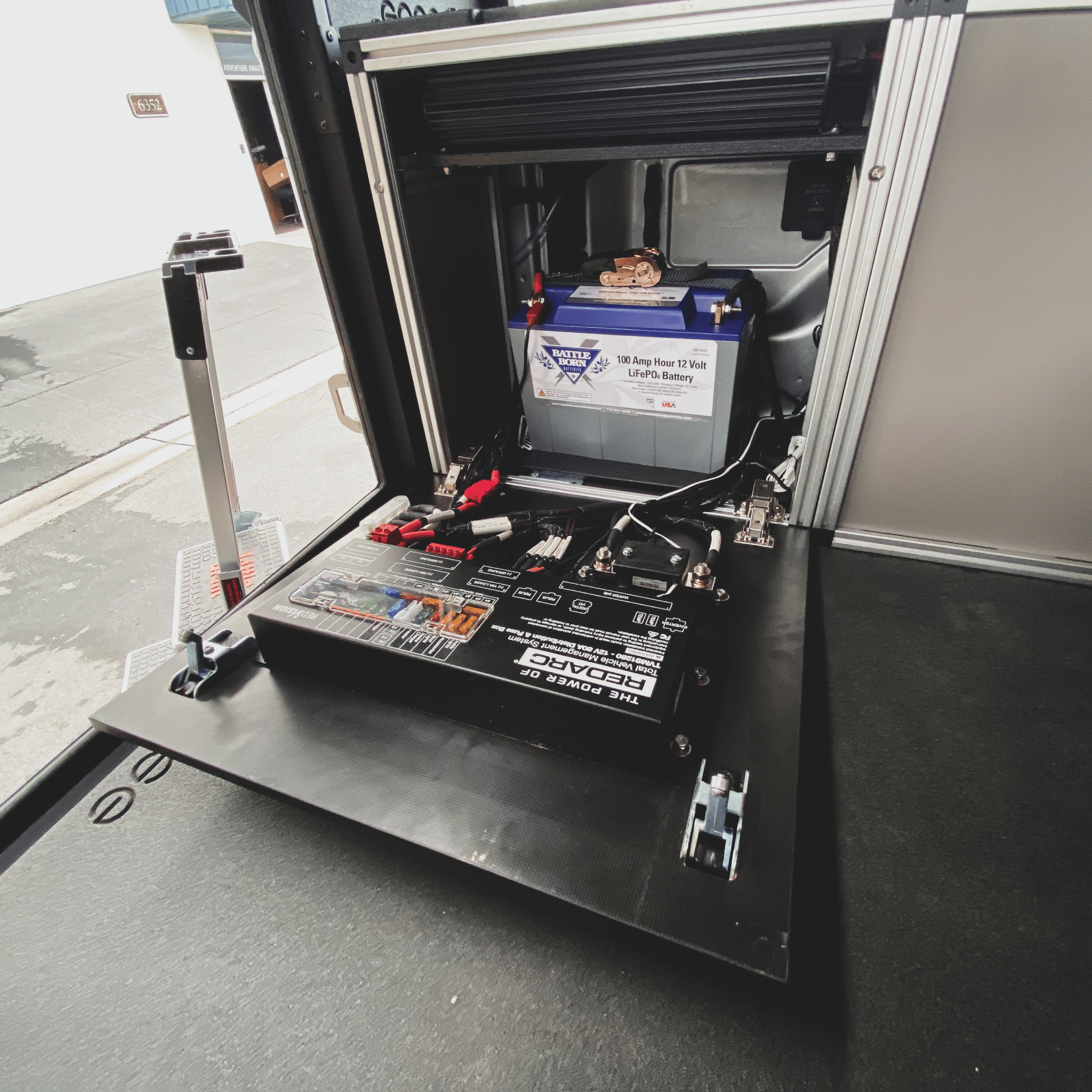 GOOSE GEAR -Cab Alu-Cabin Canopy Camper - Chevrolet Silverado 1500 / GMC Sierra 1500 2019-Present 4th Gen. - Rear Power Management Module - 6267-GGR-SH