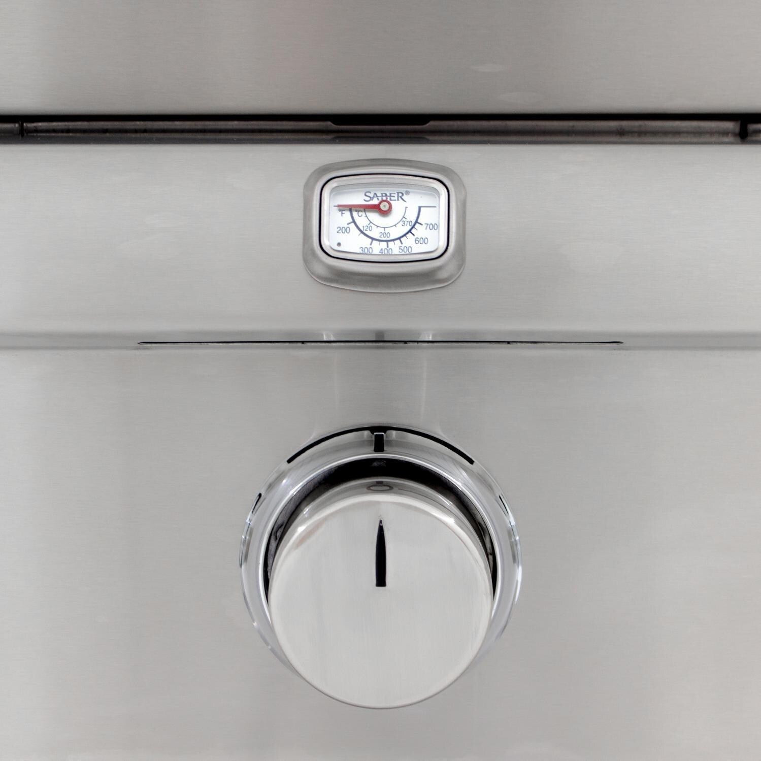Saber Grills: 670 Series 4-Burner Cart Grill (LP) - R67CC1117