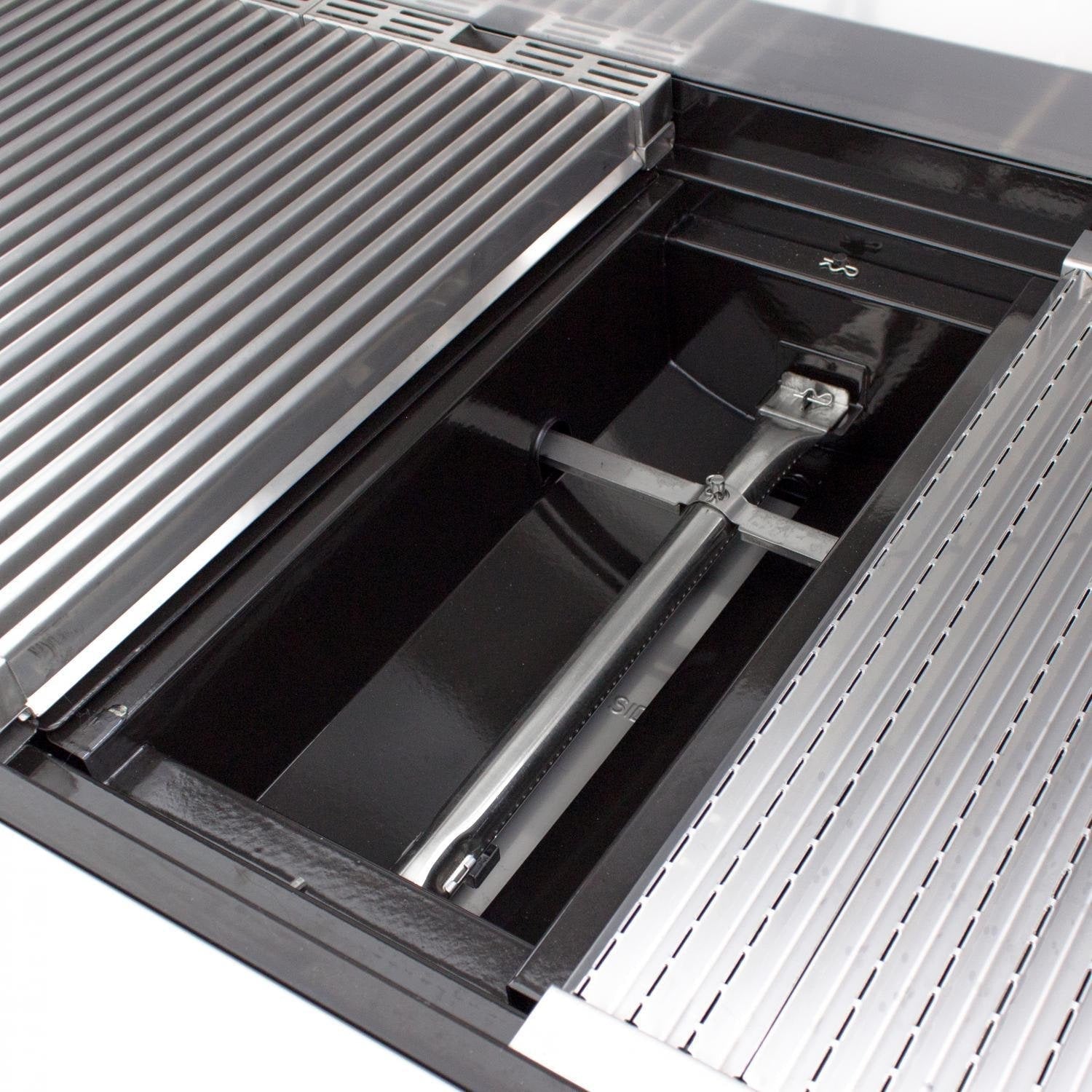 Saber Grills: Stainless Series 3-Burner Built-In Grill (NG) - R50SB0417