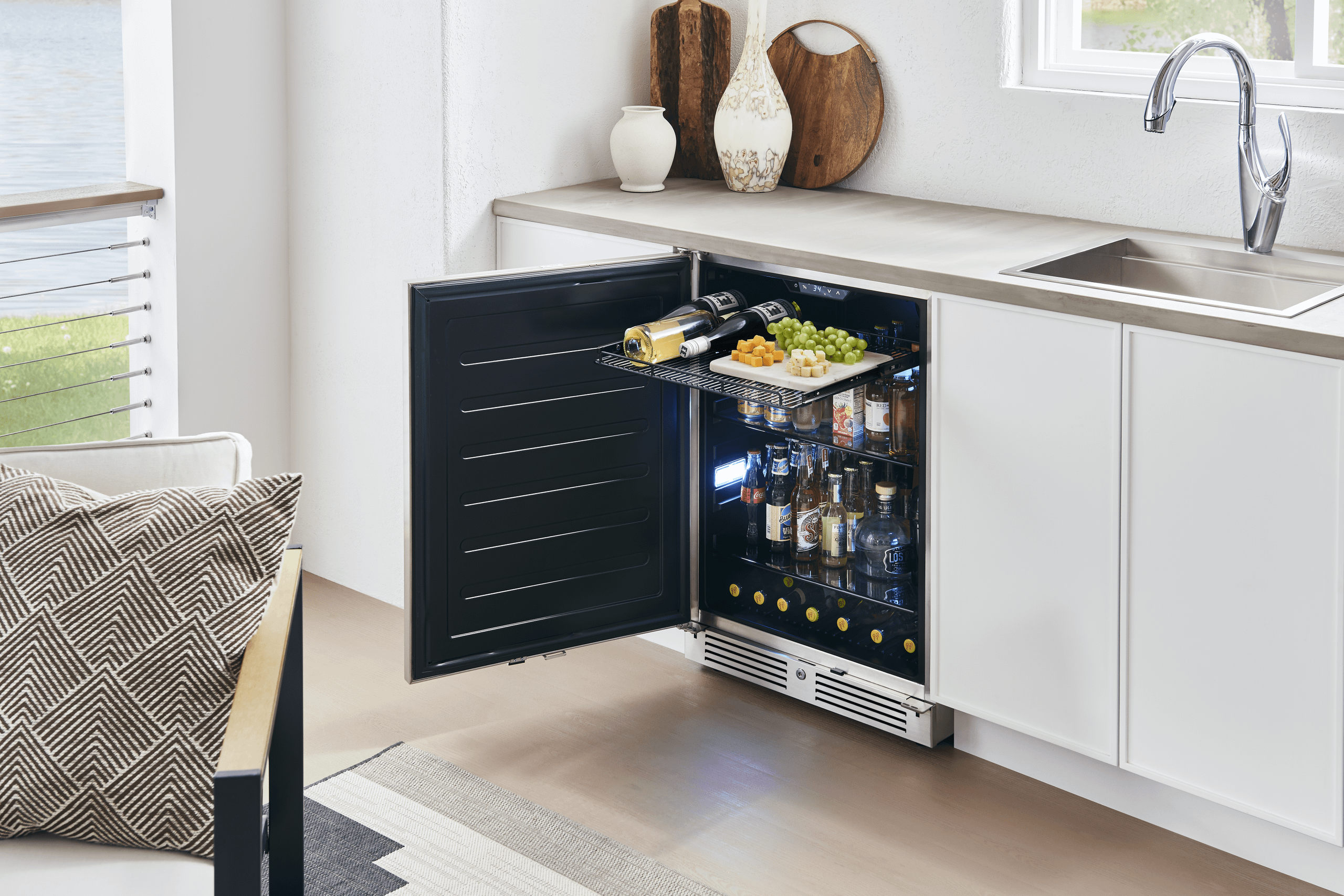 ZEPHYR Presrv Bev Outdoor Cooler, 24in UC, SS, Lock, 1Z in Stainless Steel - PRB24C01ASOD